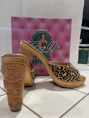 Pinup Couture Leopard Tiki Heels Size 9